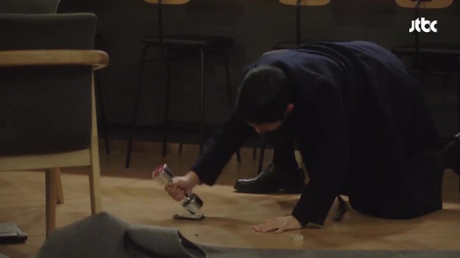 Chị Đẹp: Jung Hae In ph&aacute;t đi&ecirc;n, đập n&aacute;t chiếc laptop chứa ảnh n&oacute;ng của Son Ye Jin - Ảnh 13.