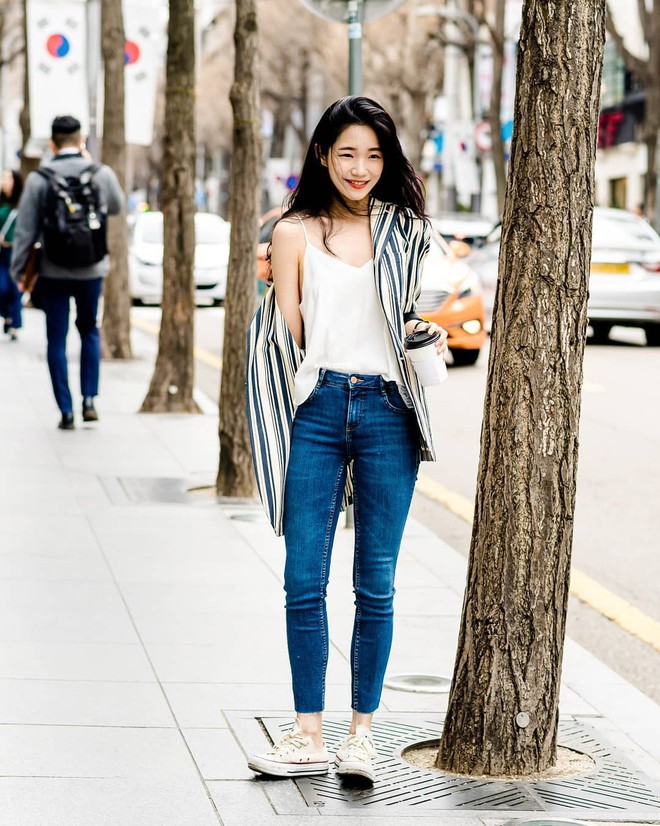 Street style của con gái Hàn tuần qua: chẳng cầu kỳ mà đẹp phát mê, ai xem xong cũng dễ crush - Ảnh 1.