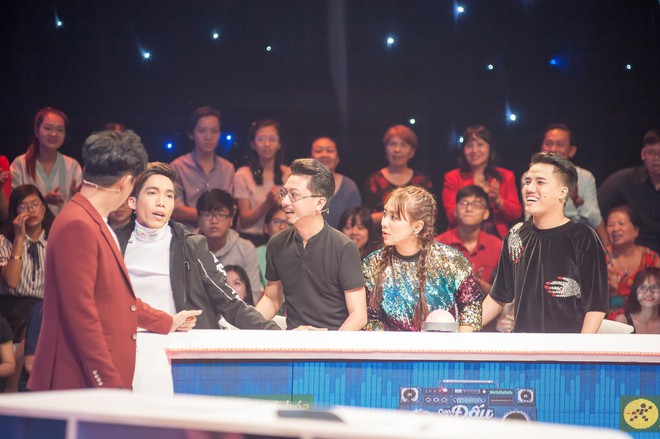 Ngô Kiến Huy bất ngờ bị tố phẫu thuật thẩm mỹ trong gameshow ca nhạc - Ảnh 2.