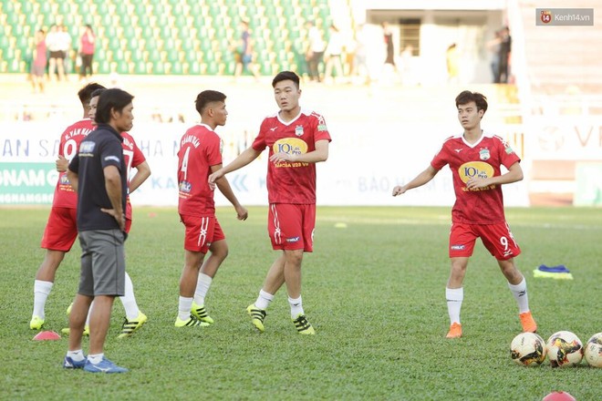 HLV Park Hang Seo đang nghĩ gì khi chứng kiến các trò cưng U23 Việt Nam thua thảm? - Ảnh 1.
