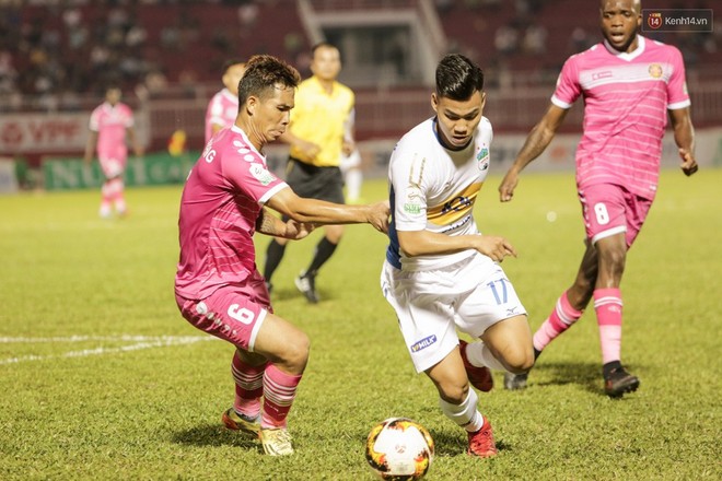 Xu&acirc;n Trường lập tuyệt phẩm, HAGL vẫn thua tan n&aacute;t đội &aacute;p ch&oacute;t V.League 2018 - Ảnh 4.