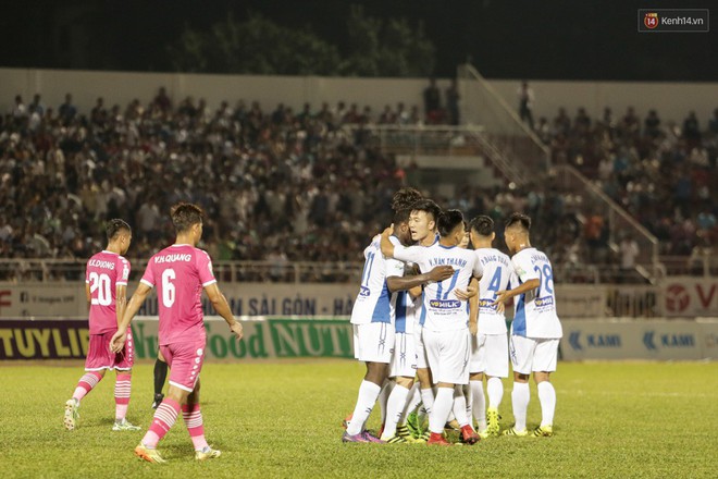 Xuân Trường lập tuyệt phẩm, HAGL vẫn thua tan nát đội áp chót V.League 2018 - Ảnh 3.