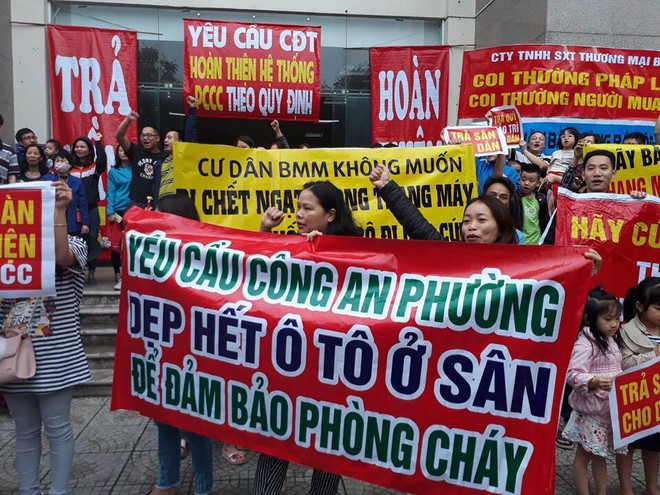 Hà Nội: Người dân chung cư BMM biểu tình, tố chủ đầu tư chây ỳ thanh toán phí bảo trì, hệ thống PCCC không đảm bảo - Ảnh 2.