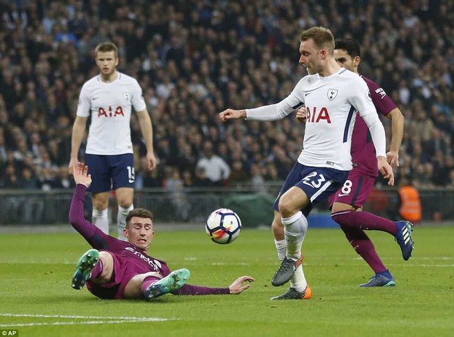 Man City đánh bại Tottenham, chạm tay vào ngôi vô địch - Ảnh 11.