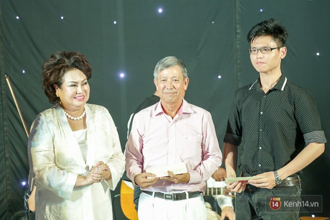 Xúc động nhóm bác sĩ ở Sài Gòn đi hát để quyên tiền ủng hộ đồng nghiệp 15 năm mắc 5 căn bệnh ung thư - Ảnh 7.