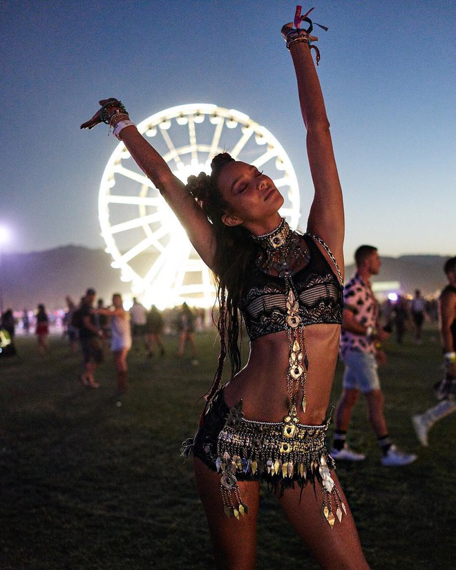 Cuộc chiến body bất phân thắng bại tại Coachella 2018: Gigi, Miley hay Kendall đều quá đẳng cấp! - Ảnh 28.