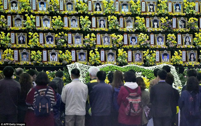 Những hình ảnh trong vụ chìm phà Sewol khiến hơn 300 người thiệt mạng vẫn khiến mọi người ám ảnh - Ảnh 22.