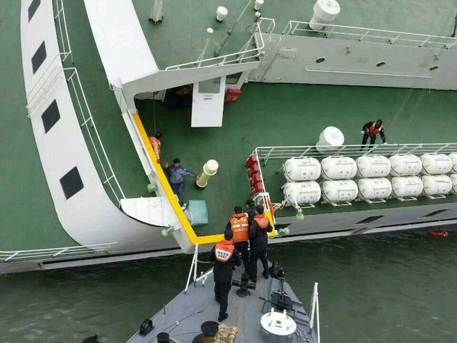 Những hình ảnh trong vụ chìm phà Sewol khiến hơn 300 người thiệt mạng vẫn khiến mọi người ám ảnh - Ảnh 10.