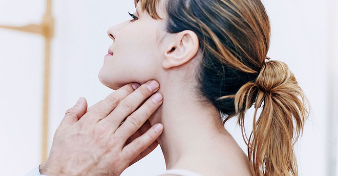 6 triệu chứng cảnh báo bệnh ung thư vòm họng bạn đừng nên bỏ qua - Ảnh 2.
