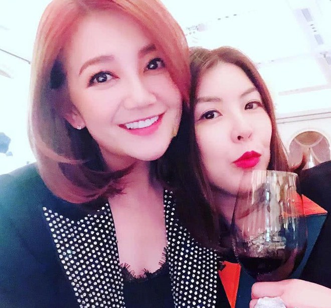 Đ&aacute;m cưới ho&agrave;nh tr&aacute;ng mời nửa showbiz Đ&agrave;i: C&ocirc; d&acirc;u năm nay đ&atilde; 54 tuổi - Ảnh 11.
