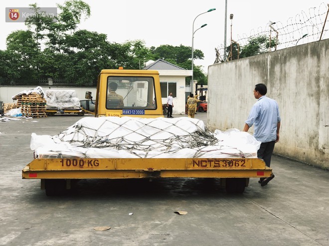 Người cha khóc nghẹn khi chạm vào linh cữu con gái 22 tuổi đột tử ở Nhật trở về quê hương - Ảnh 9.