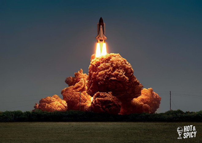 Mẩu quảng cáo bom đạn cháy nổ của hãng gà rán KFC làm người xem thích thú với siêu nhân biến hình và tên lửa thăng thiên - Ảnh 3.
