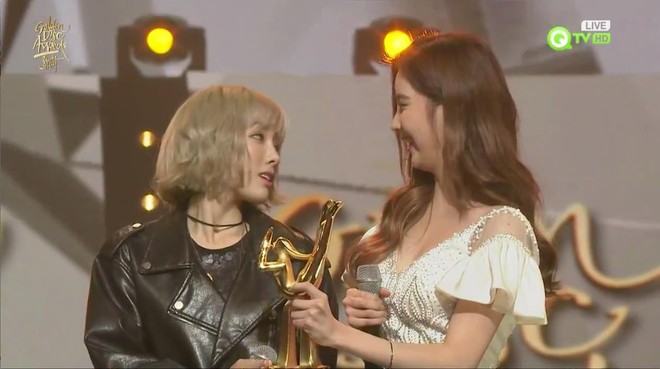 Những lần idol H&agrave;n bị tố bẩn t&iacute;nh khi th&aacute;i độ với đồng nghiệp ngay tr&ecirc;n s&acirc;n khấu - Ảnh 2.