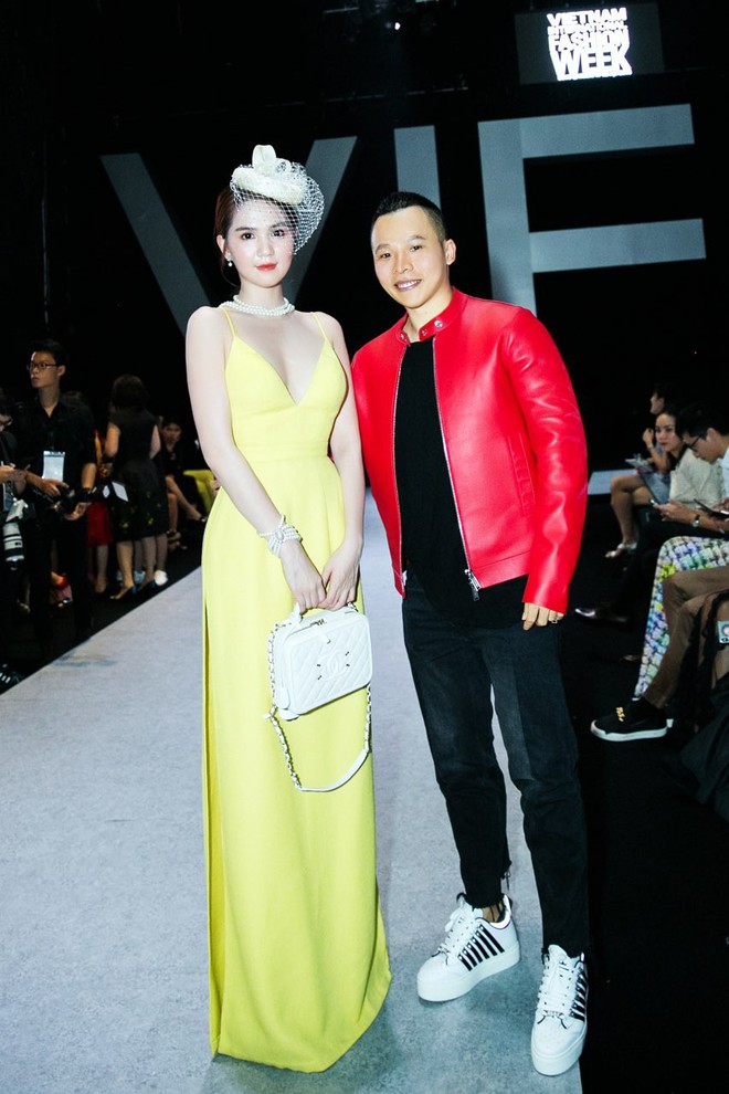 VIFW ngày 1: Sơn Tùng M-TP xuất hiện phút cuối, Chi Pu như học sinh, Angela Phương Trinh lại làm quá với mũ lông - Ảnh 11.