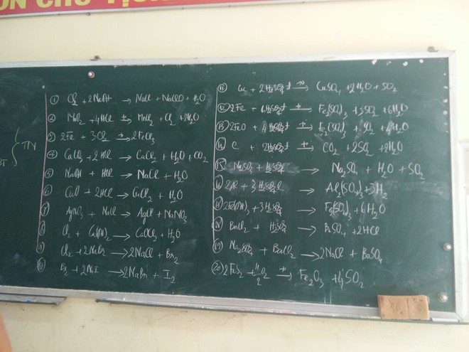 M&ugrave;a &ocirc;n thi, d&acirc;n mạng khoe ảnh bảng học của lớp chi ch&iacute;t chữ như trận đồ b&aacute;t qu&aacute;i - Ảnh 4.