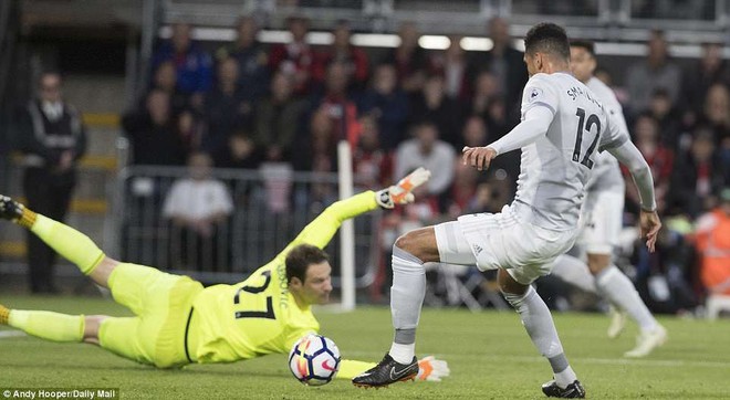 Pogba tỏa sáng, Man Utd xây chắc ngôi nhì bảng - Ảnh 7.