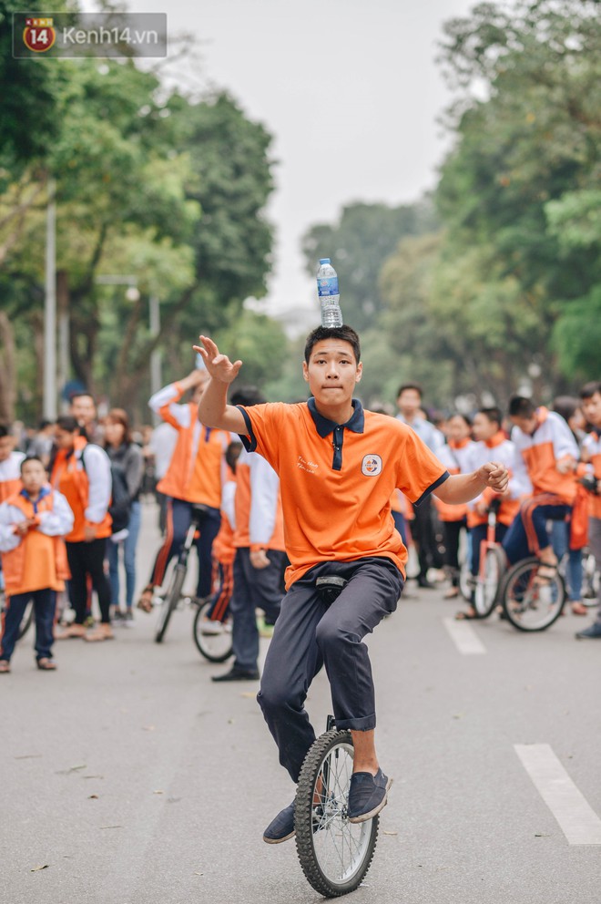 Một người cha Hà Nội viết nên cổ tích cho con trai tự kỷ thoát &quot;án chung thân&quot;, trở thành kỷ lục gia xiếc nhí Việt Nam - Ảnh 16.