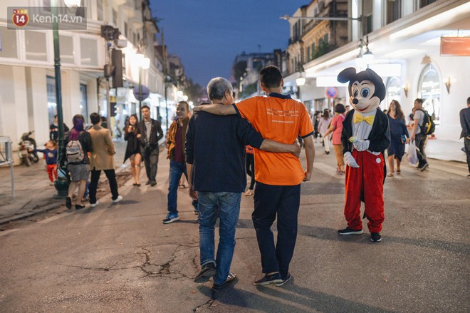 Một người cha H&agrave; Nội viết n&ecirc;n cổ t&iacute;ch cho con trai tự kỷ tho&aacute;t &aacute;n chung th&acirc;n, trở th&agrave;nh kỷ lục gia xiếc nh&iacute; Việt Nam - Ảnh 18.