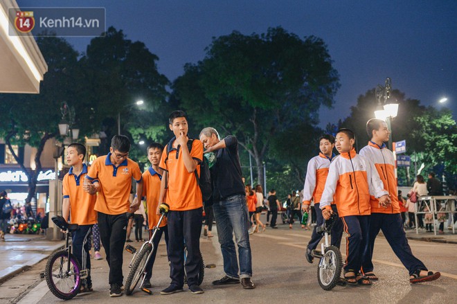 Một người cha H&agrave; Nội viết n&ecirc;n cổ t&iacute;ch cho con trai tự kỷ tho&aacute;t &aacute;n chung th&acirc;n, trở th&agrave;nh kỷ lục gia xiếc nh&iacute; Việt Nam - Ảnh 5.