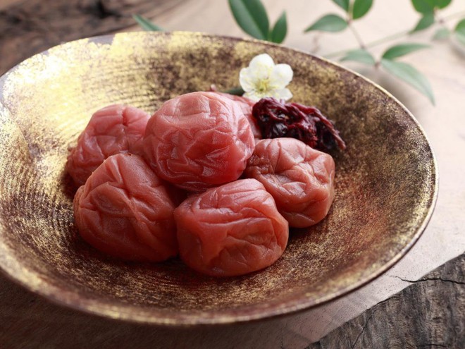 Mơ muối Umeboshi - một nét chấm phá độc đáo trong suốt chiều dài lịch sử ẩm thực Nhật Bản - Ảnh 1.