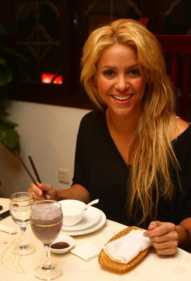 What is the secret to helping Shakira reduce her waist by 10cm after giving birth to her second baby boy?  - PH๏τo 3.