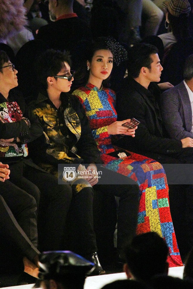 Sơn Tùng M-TP nhắng nhít selfie cùng Hoa hậu Đỗ Mỹ Linh trên hàng ghế đầu show thời trang - Ảnh 2.