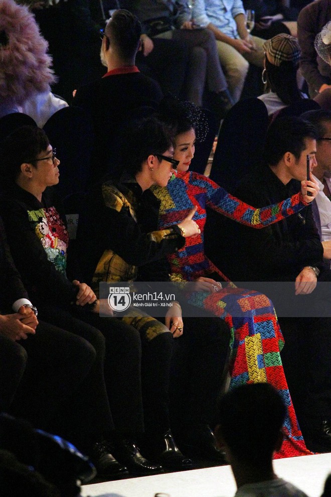 Sơn Tùng M-TP nhắng nhít selfie cùng Hoa hậu Đỗ Mỹ Linh trên hàng ghế đầu show thời trang - Ảnh 4.