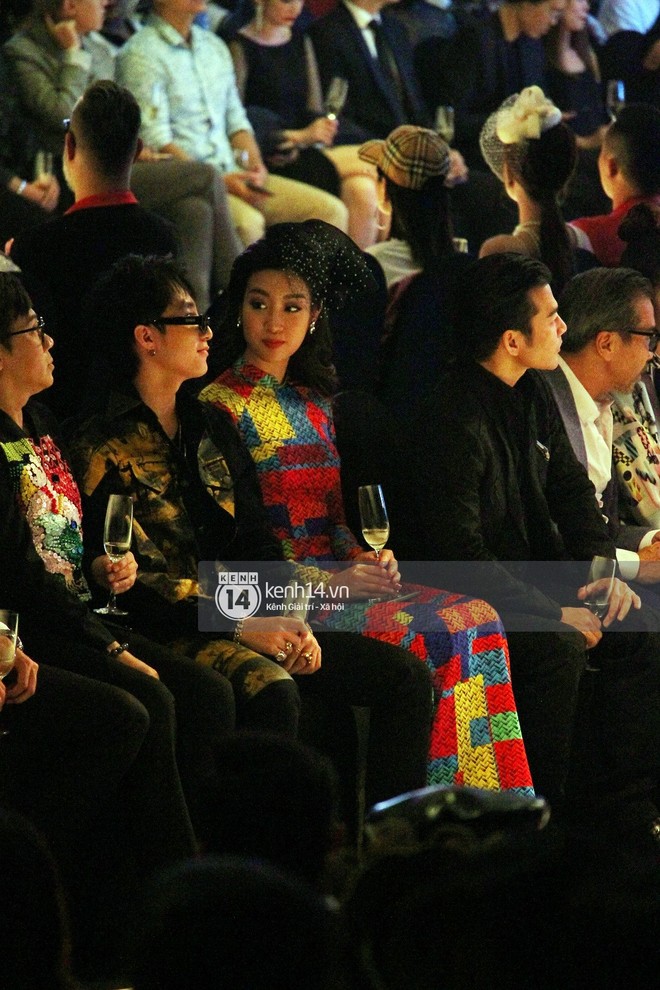 Sơn Tùng M-TP nhắng nhít selfie cùng Hoa hậu Đỗ Mỹ Linh trên hàng ghế đầu show thời trang - Ảnh 8.