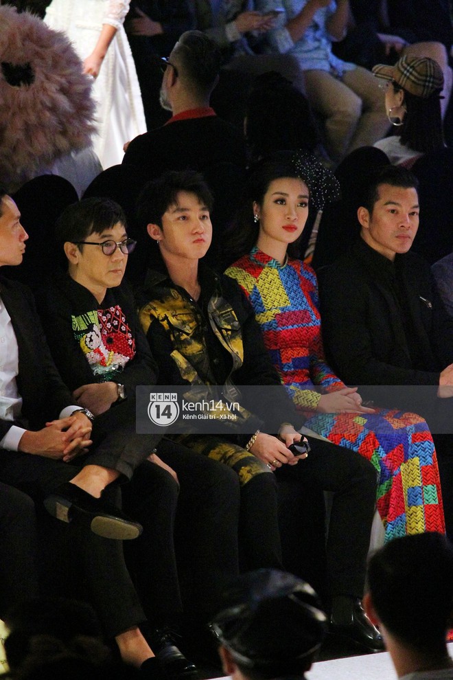 Sơn Tùng M-TP nhắng nhít selfie cùng Hoa hậu Đỗ Mỹ Linh trên hàng ghế đầu show thời trang - Ảnh 9.