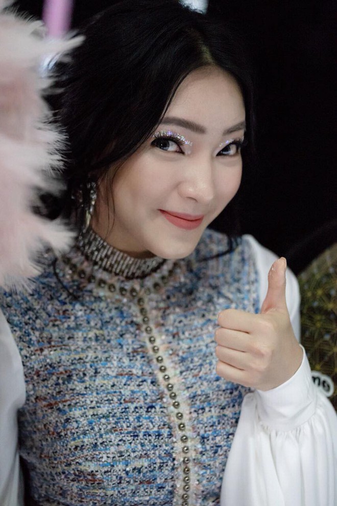 Ai cũng thương Ch&acirc;u B&ugrave;i phải h&uacute;p trọn chiếc mũ l&ocirc;ng của Angela Phương Trinh, nhưng xin đừng lo, Ch&acirc;u ổn! - Ảnh 4.
