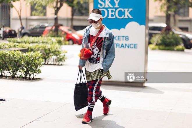 Street style VIFW ngày 2: đồ lưới, shorts, giày cao gót được... phái nam tận dụng triệt để - Ảnh 18.