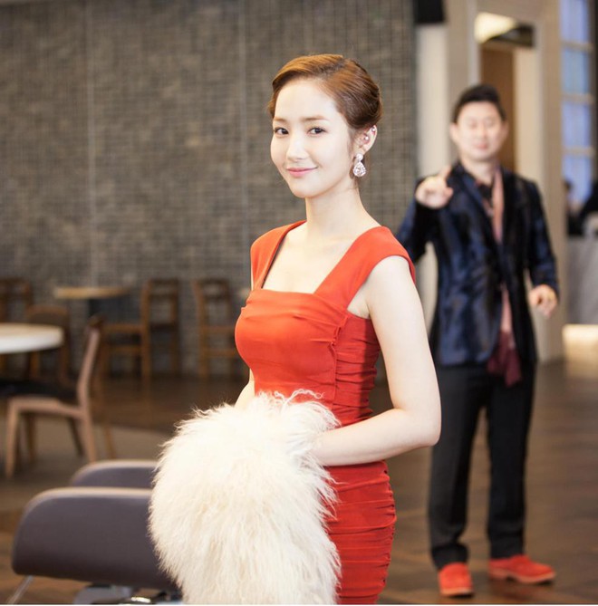 Trở lại với bộ hình đẹp ná thở, Park Min Young giờ đã biến đổi thành công đến đẳng cấp nữ hoàng dao kéo - Ảnh 7.