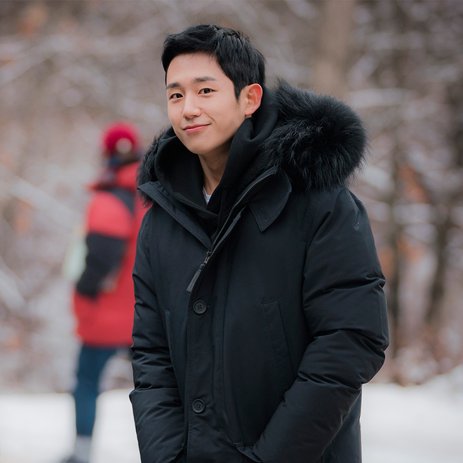 Jung Hae In đ&uacute;ng l&agrave; ca dậy th&igrave; qu&aacute; th&agrave;nh c&ocirc;ng, nh&igrave;n loạt ảnh tốt nghiệp thời c&ograve;n đeo k&iacute;nh, để ria n&agrave;y m&agrave; xem - Ảnh 4.
