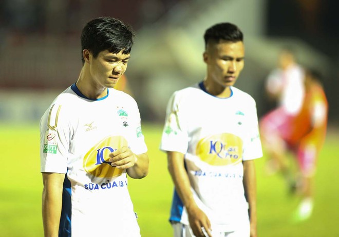 Công Phượng tinh quái lừa thủ môn, chấm dứt gần nửa năm không ghi bàn ở V.League - Ảnh 2.