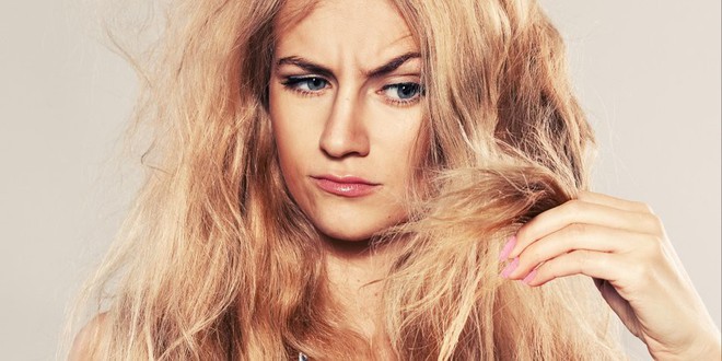 Sử dụng máy tạo kiểu thường xuyên có thể khiến mái tóc gặp phải những vấn đề nghiêm trọng này - Ảnh 1.
