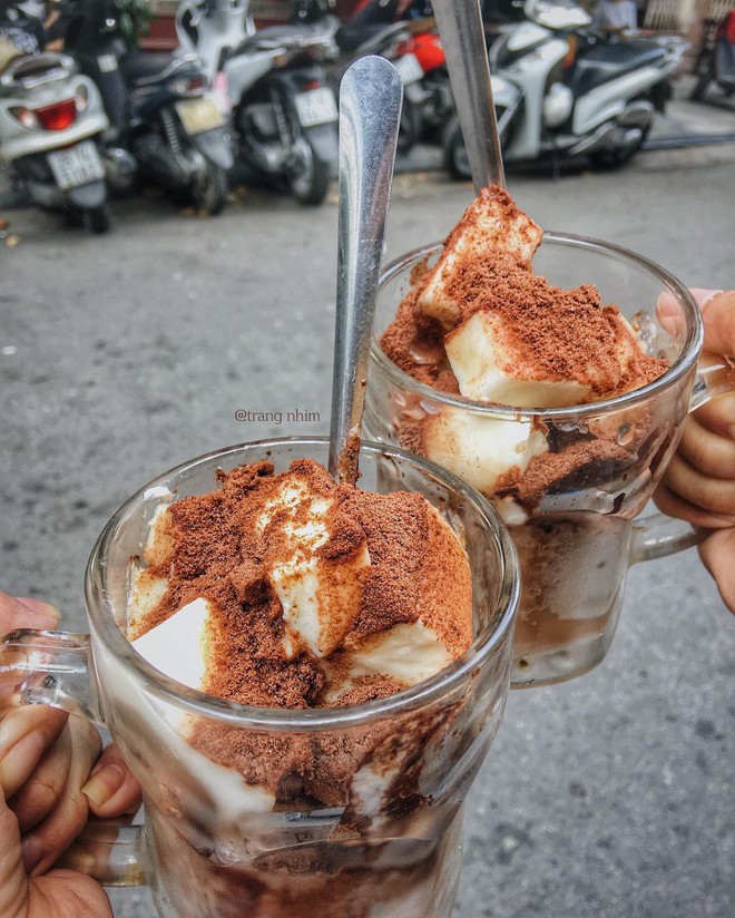 Sữa chua dẻo xắt miếng: m&oacute;n ăn m&aacute;t lạnh đập tan c&aacute;i n&oacute;ng m&ugrave;a h&egrave; ở S&agrave;i G&ograve;n - Ảnh 1.