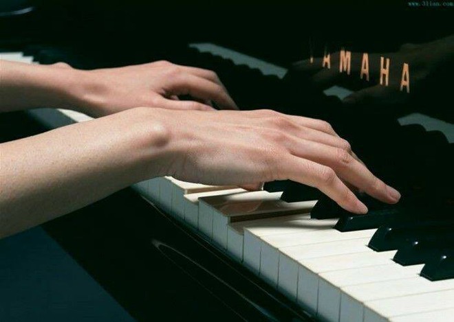 Kh&ocirc;ng phải ngực nở hay bụng 6 m&uacute;i, đ&ocirc;i khi thứ hấp dẫn nhất ở một ch&agrave;ng trai lại ch&iacute;nh l&agrave; b&agrave;n tay - Ảnh 7.