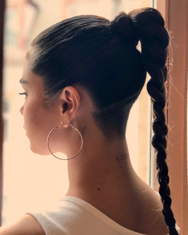 Kh&ocirc;ng c&ograve;n b&aacute;nh b&egrave;o, Selena Gomez bỗng t&aacute;o bạo cạo t&oacute;c undercut si&ecirc;u c&aacute; t&iacute;nh - Ảnh 1.