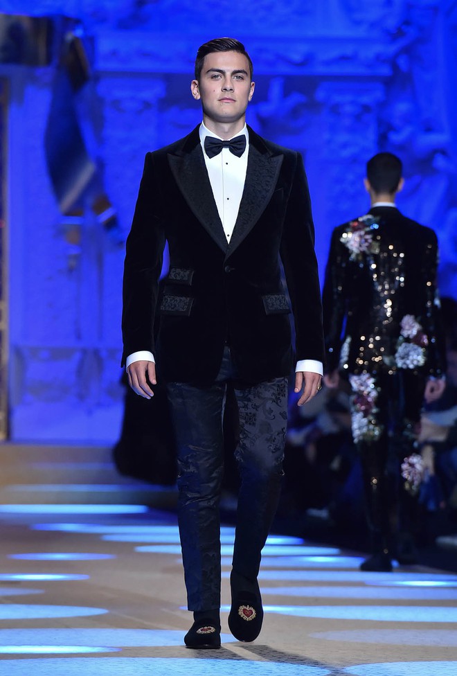 Ho&agrave;ng B&aacute;ch l&ecirc;n tiếng b&ecirc;nh vực khi B&ugrave;i Tiến Dũng bị n&eacute;m đ&aacute; v&igrave; tr&igrave;nh diễn catwalk - Ảnh 4.
