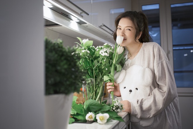 Thần th&aacute;i một trời một vực của d&agrave;n sao nữ Vbiz khi ở nh&agrave;, để mặt mộc với l&uacute;c l&ecirc;n đồ khuấy đảo thảm đỏ - Ảnh 10.