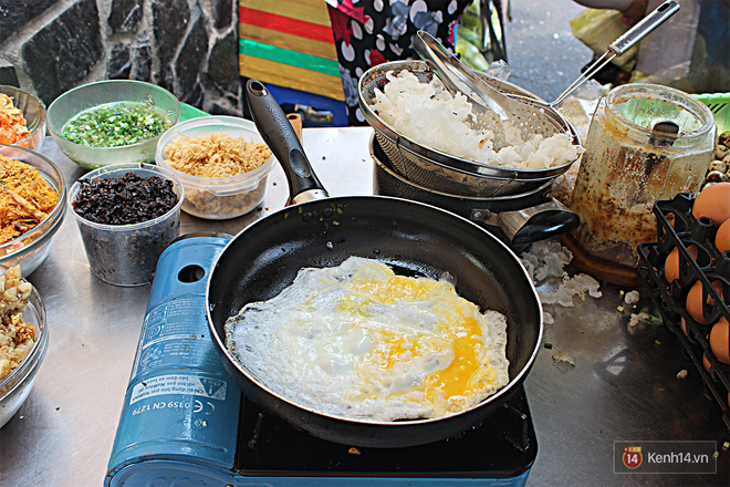 Bánh tráng chiên - món ăn vặt tưởng bị lãng quên bỗng xuất hiện trở lại ở Sài Gòn - Ảnh 4.