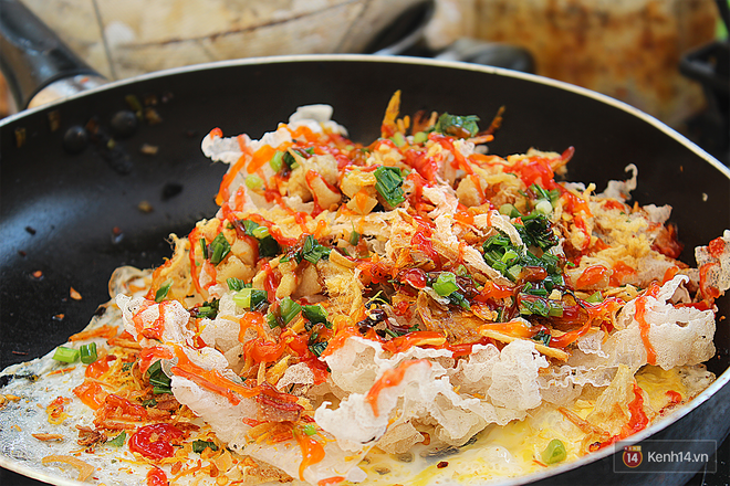 B&aacute;nh tr&aacute;ng chi&ecirc;n - m&oacute;n ăn vặt tưởng bị l&atilde;ng qu&ecirc;n bỗng xuất hiện trở lại ở S&agrave;i G&ograve;n - Ảnh 9.