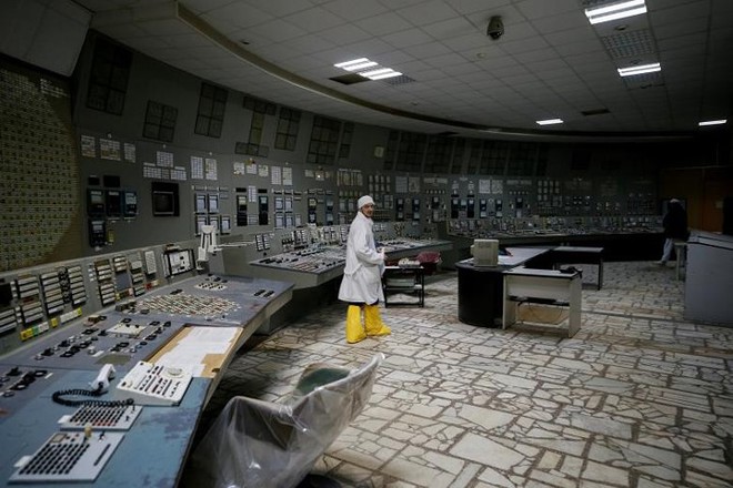 Ám ảnh bên trong nhà máy điện hạt nhân Chernobyl sau hơn 30 năm - Ảnh 1.