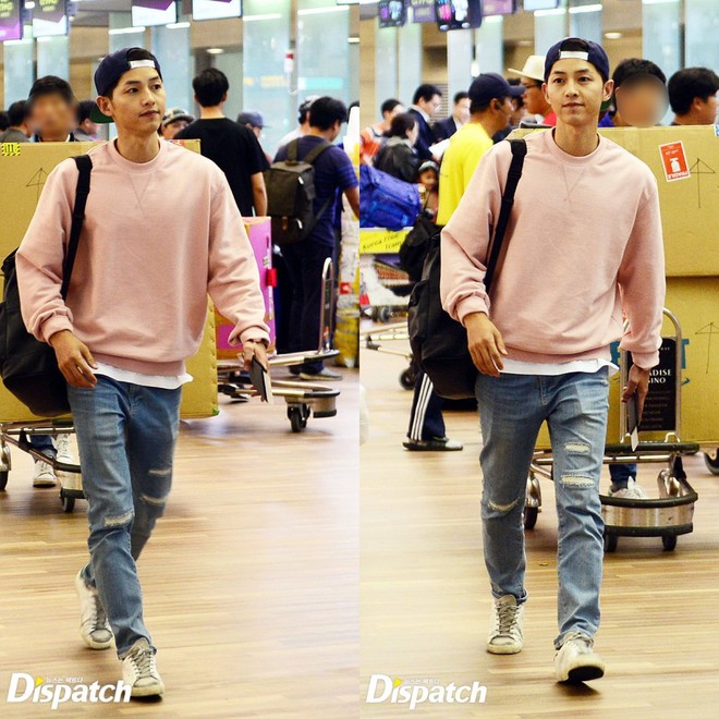 Nh&igrave;n Song Joong Ki mặc cả c&acirc;y đen m&agrave; tưởng như anh mượn đồ của chị vợ Song Hye Kyo vậy - Ảnh 1.