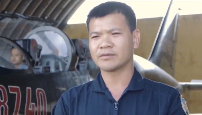 Giảng đường tr&ecirc;n m&acirc;y - C&acirc;u chuyện về những thầy tr&ograve; l&iacute;nh phi c&ocirc;ng Trung đo&agrave;n E910 v&agrave; t&igrave;nh y&ecirc;u bất diệt với bầu trời - Ảnh 3.