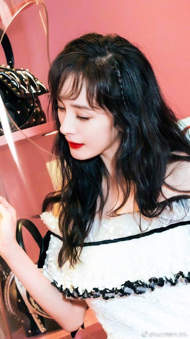 Mỹ nh&acirc;n quỵt tiền Dương Mịch hậu scandal lột x&aacute;c đẹp kh&oacute; tin, lấn &aacute;t d&agrave;n celeb tại sự kiện ng&agrave;y h&ocirc;m nay - Ảnh 4.