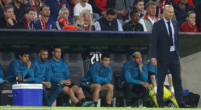 đầu tư giá trị - Ronaldo “tàng hình”, vẫn đi vào lịch sử Champions League - photo đầu tư giá trị - 4b8d510e00000578 5657263 image a 241524685580246 15246961328791954279656 - Ronaldo “tàng hình”, vẫn đi vào lịch sử Champions League