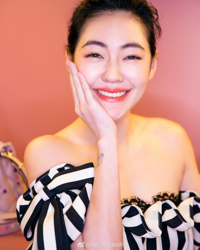 Mỹ nh&acirc;n quỵt tiền Dương Mịch hậu scandal lột x&aacute;c đẹp kh&oacute; tin, lấn &aacute;t d&agrave;n celeb tại sự kiện ng&agrave;y h&ocirc;m nay - Ảnh 15.