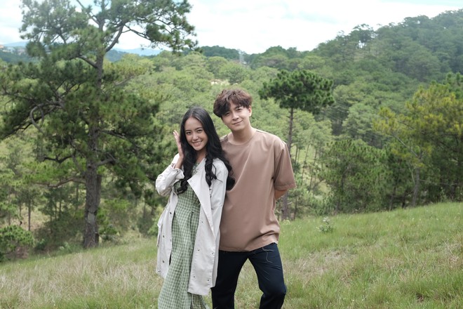 Sau tạo h&igrave;nh cổ trang ma mị, Ng&ocirc; Kiến Huy trở lại điển trai, đầy so&aacute;i ca trong teaser MV mới - Ảnh 6.