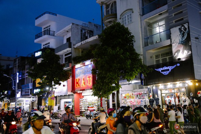 Đường Nguyễn Tr&atilde;i ch&iacute;nh thức được hợp ph&aacute;p h&oacute;a th&agrave;nh Phố thời trang đầu ti&ecirc;n ở S&agrave;i G&ograve;n - Ảnh 5.